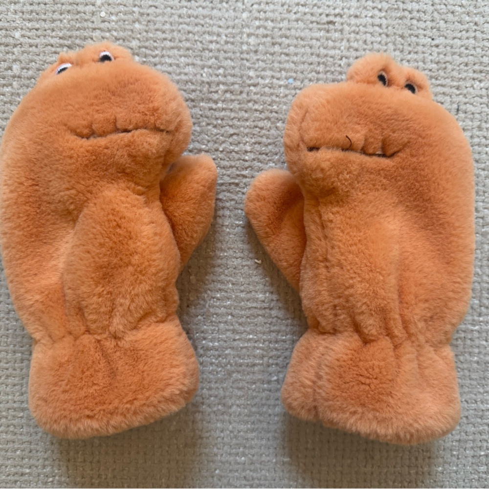 KIDS TOOTHY DINO FLUFFY MITTENS - CORAL